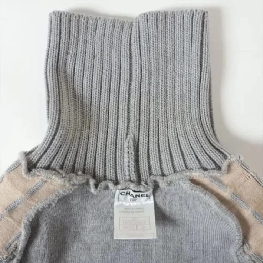 Authentic CHANEL Chocolate bar gray wool turtleneck knit sweater size 38